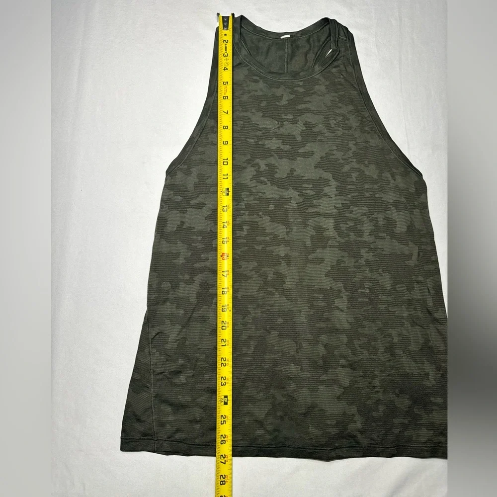 Lululemon‎ Women's Tank Top Olive Green Camo Camouflage Sleeveless Round Neck M